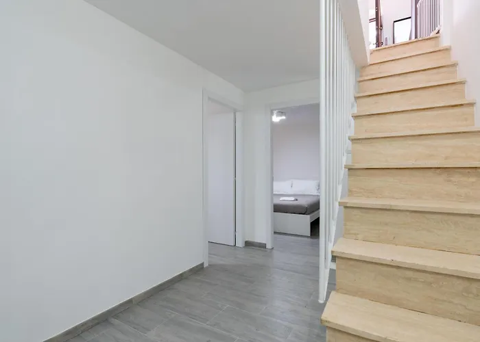 Apartment Modern - Free Parking & Private Entry *