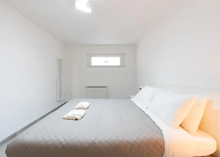 Apartment Modern - Free Parking & Private Entry *